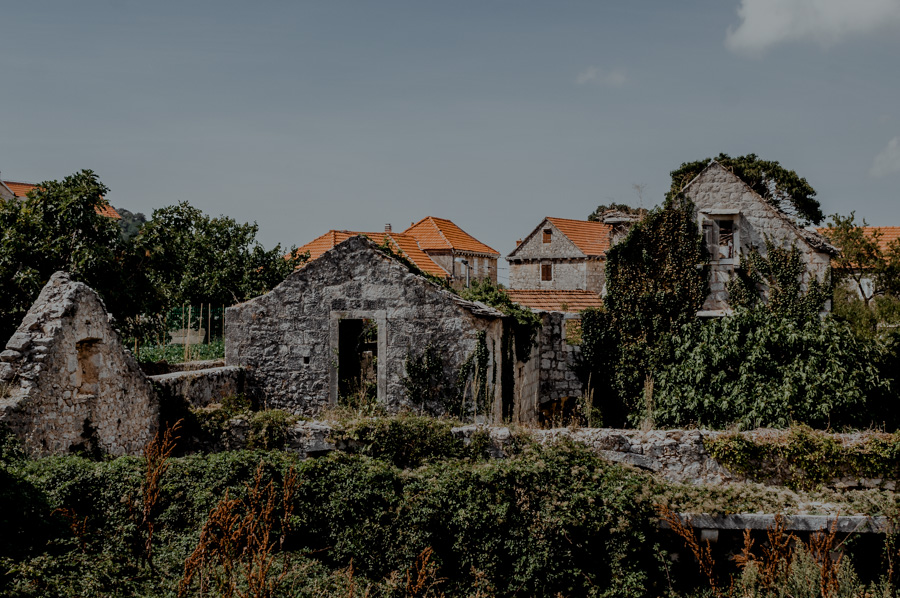 stare ruiny w Chorwacji- Nerežišća