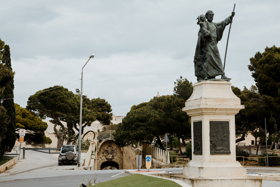 Malta, gate in front of Mdina city