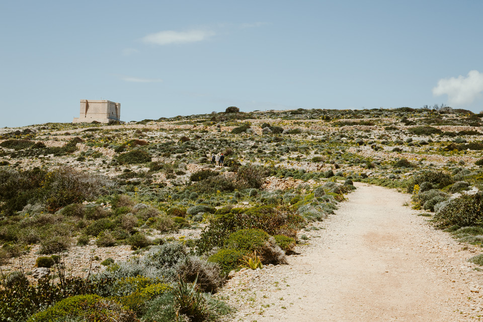 Comino, trail in the south
